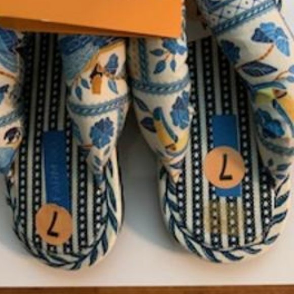 Farm Rio Blue Puffy Flip Flops - Picture 3 of 9